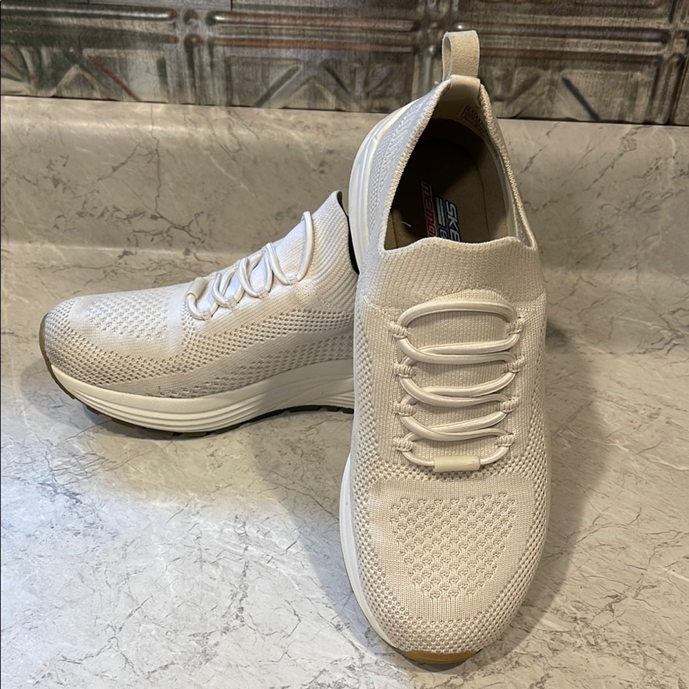 SKECHERS Bobs memory foam